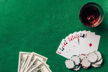 Live Bandar Ceme table on koboitoto with dealer and player cards displayed